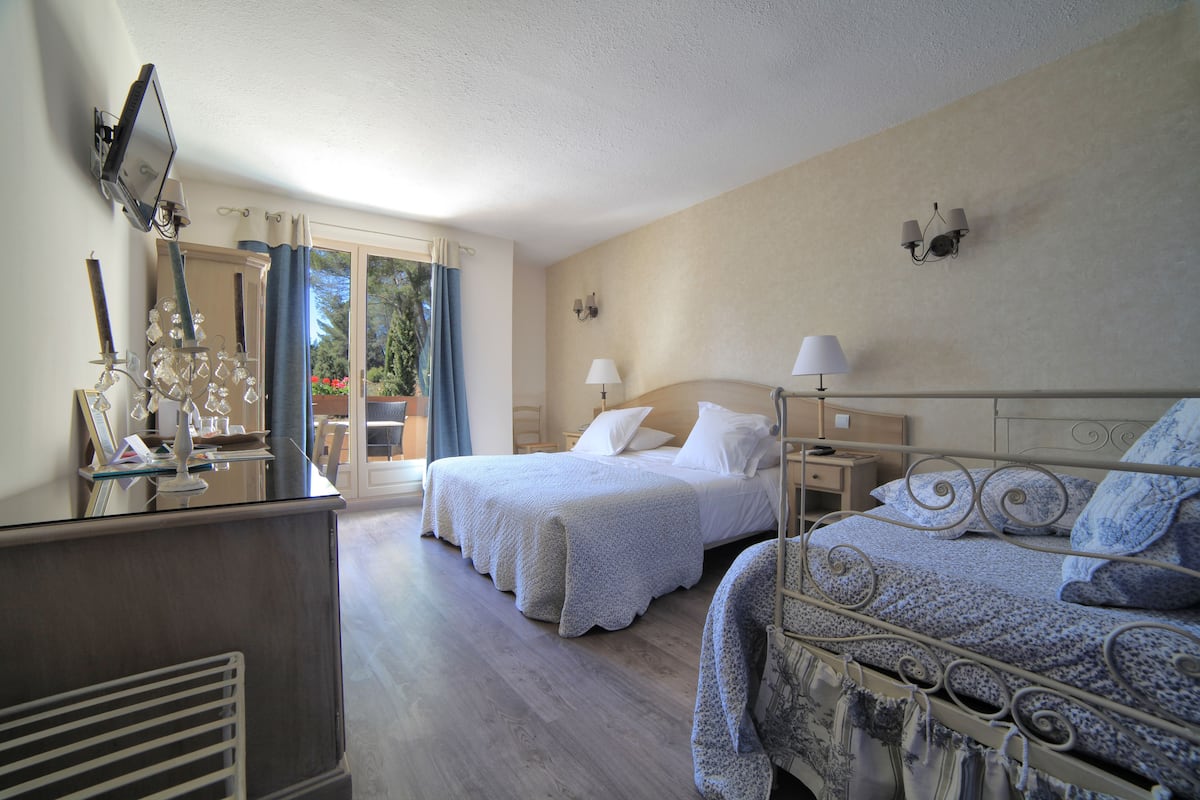 1 bedroom, minibar, in-room safe, individually decorated