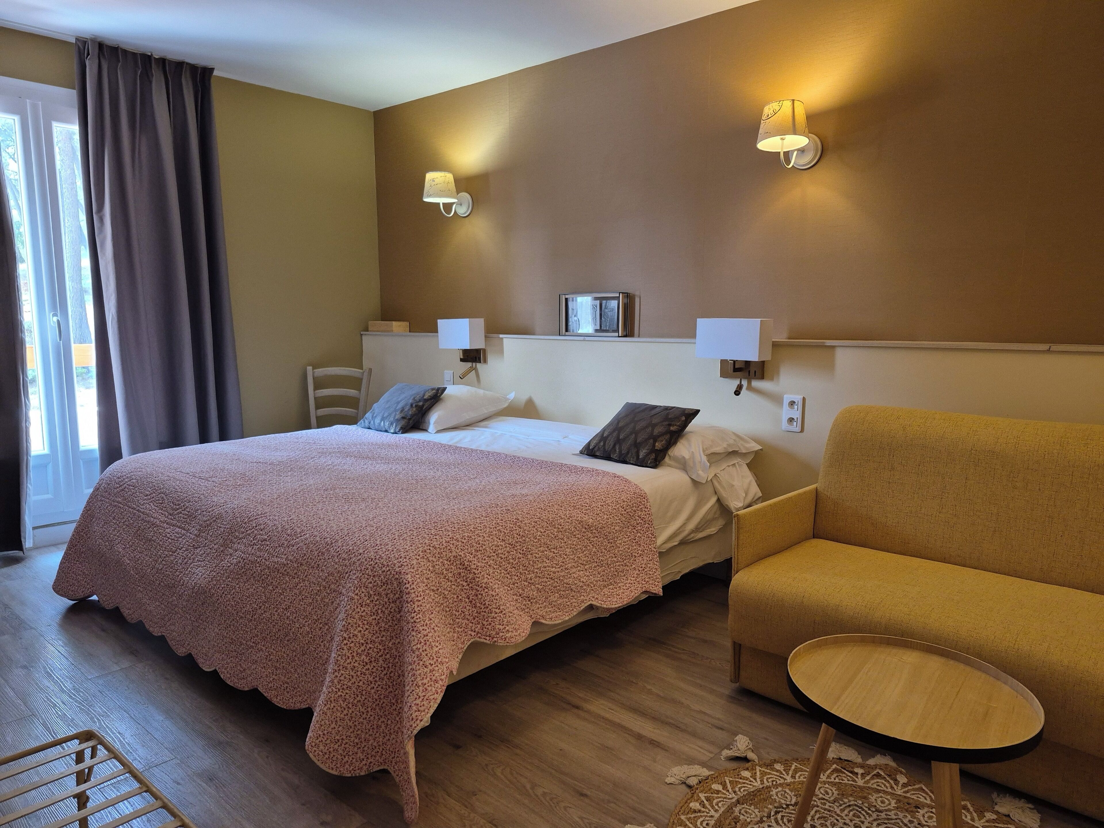 Minibar, in-room safe, individually decorated, desk