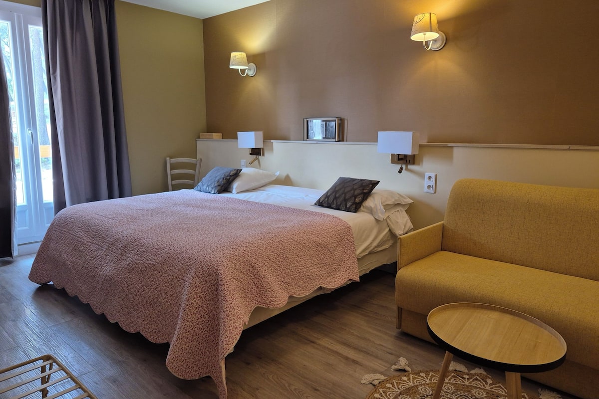 Minibar, in-room safe, individually decorated, desk