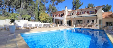 Seasonal outdoor pool, open 9:00 AM to 6:00 PM, pool loungers