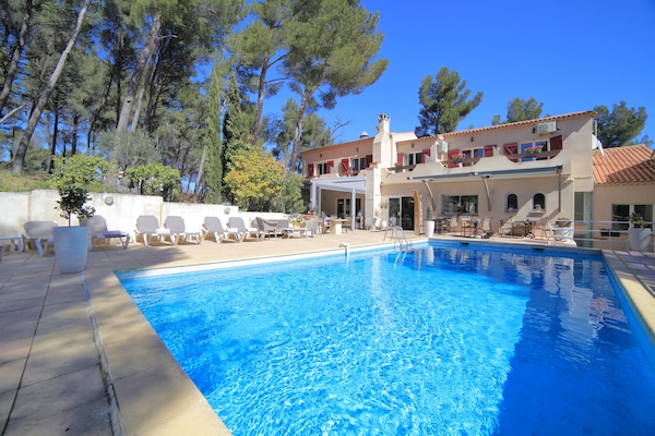 Seasonal outdoor pool, open 9:00 AM to 6:00 PM, sun loungers