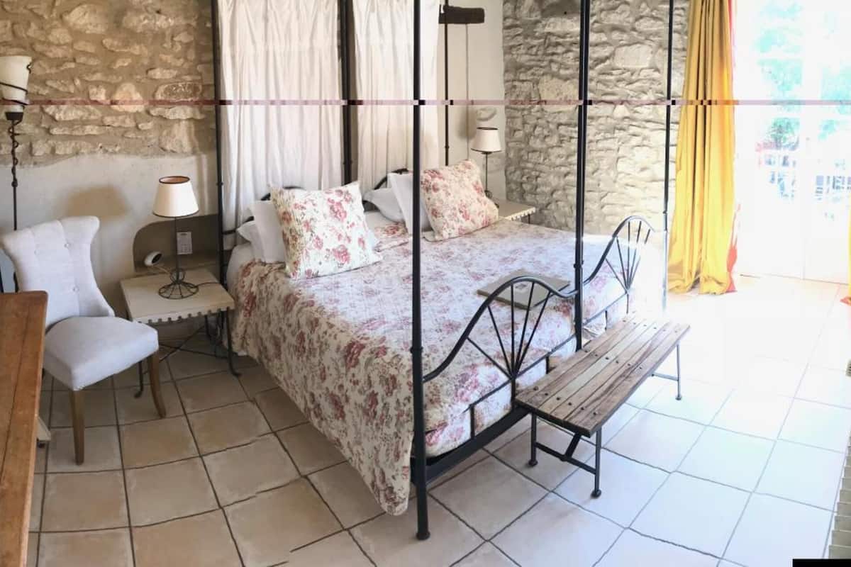 minibar, in-room safe, soundproofing, iron/ironing board