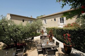 Dinner served - Le Mas des Carassins (St.-Rémy-de-Provence)