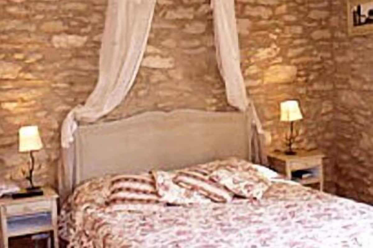 Deluxe Double Room | Minibar, in-room safe, soundproofing, iron/ironing board