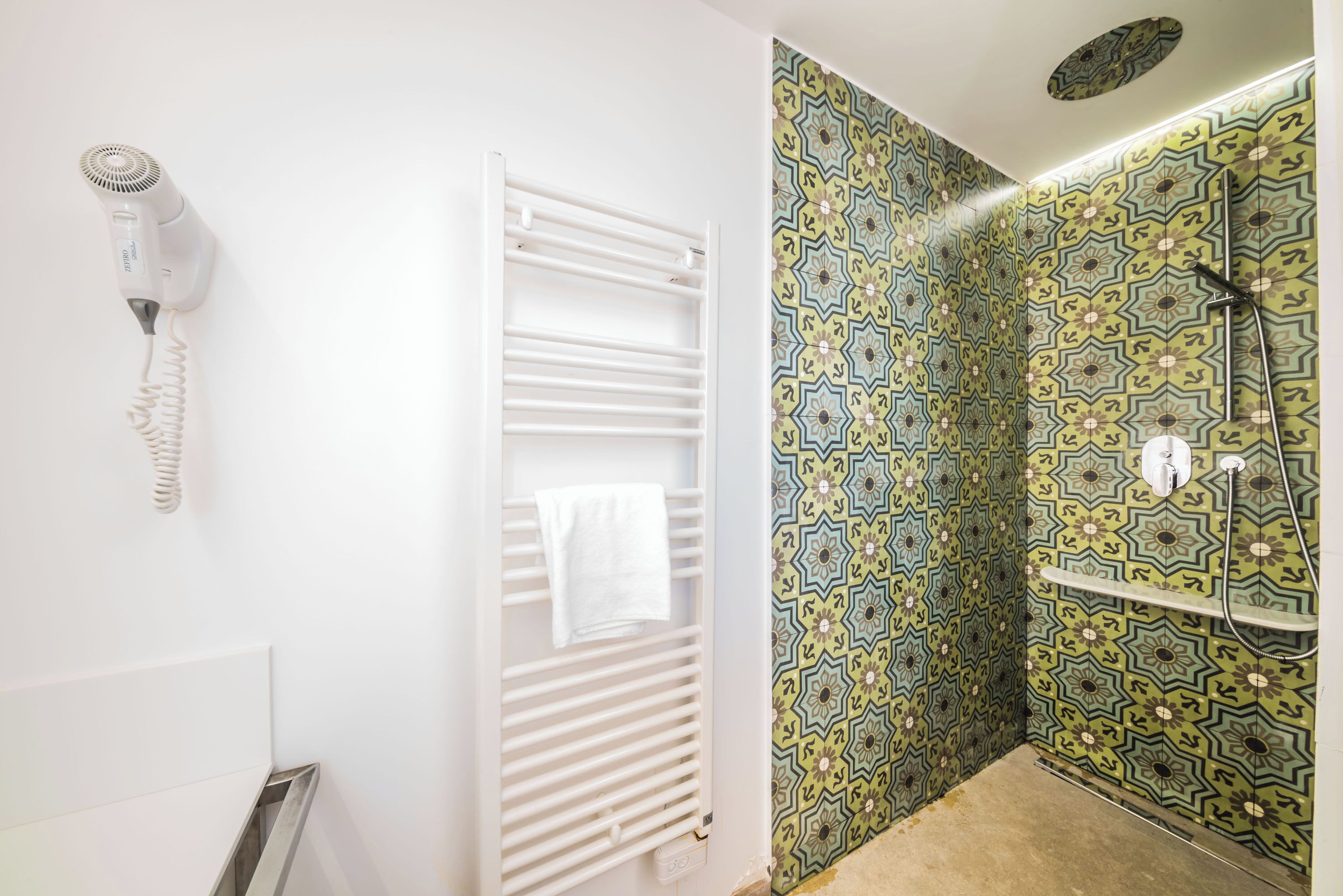 deluxe double room, 1 queen bed, terrace | bathroom | shower, rainfall showerhead, hair dryer, towels