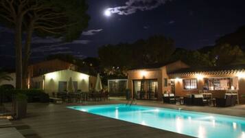 Seasonal outdoor pool, pool loungers