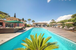 Seasonal outdoor pool, sun loungers