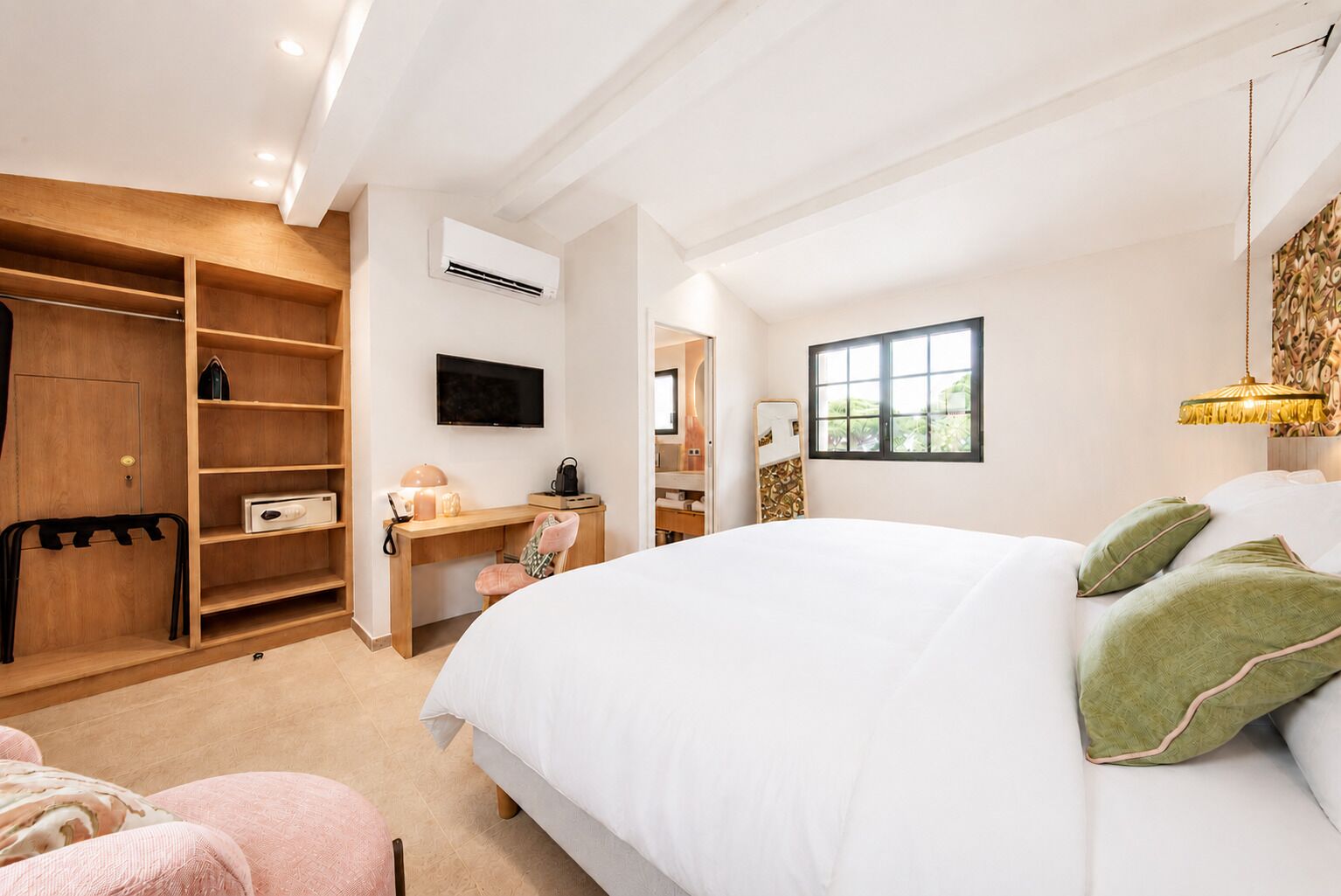 Comfort Double Room | Minibar, in-room safe, individually decorated, desk
