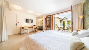 Deluxe Double Room, 1 Queen Bed, Terrace | 1 bedroom, minibar, in-room safe, individually decorated