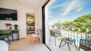 Premium Room, 1 Queen Bed, Terrace | Terrace/patio