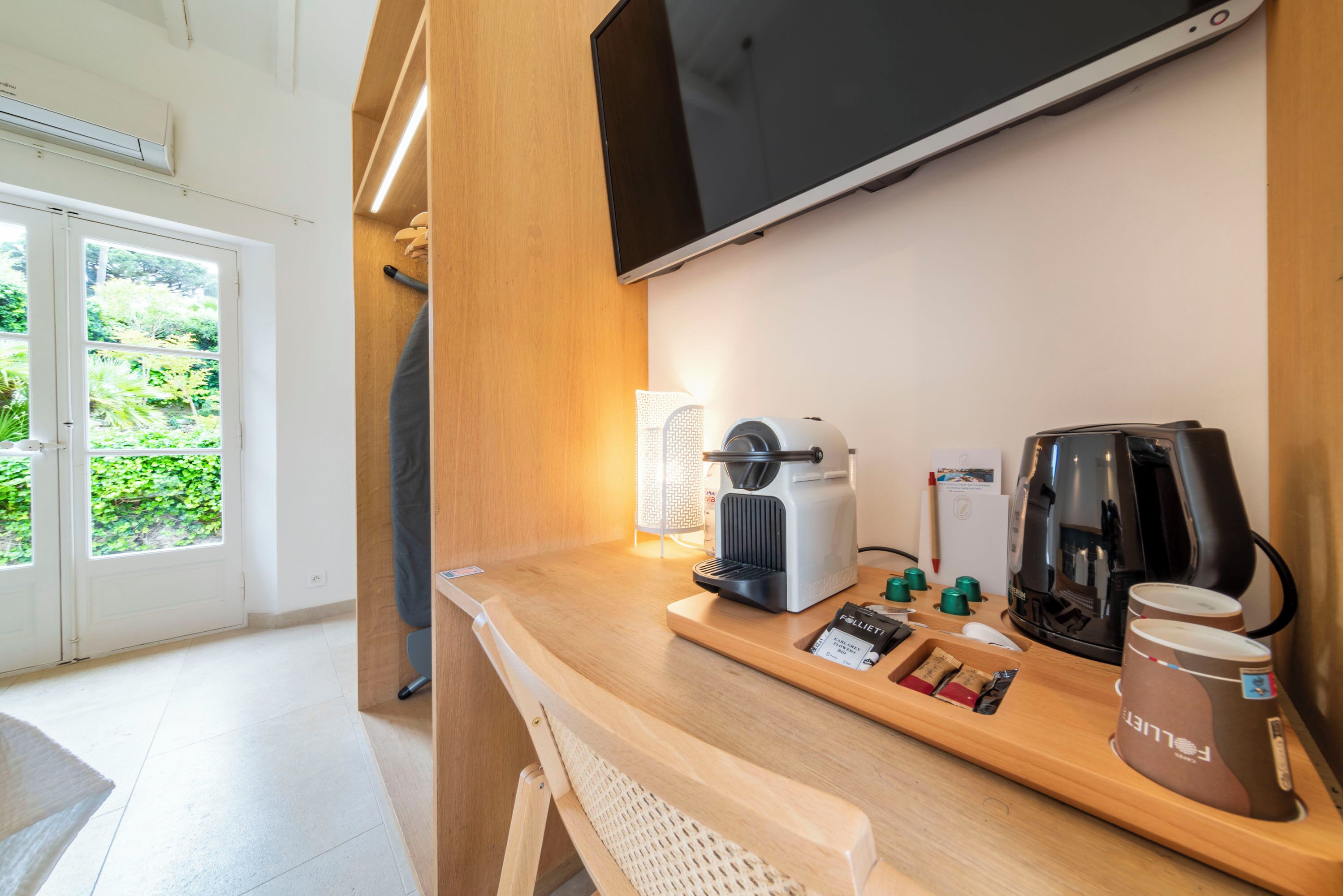 deluxe double room, 1 queen bed, terrace | coffee and/or coffee maker