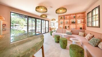 Poolside bar