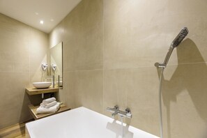 Triple Room, Balcony | In-room safe, soundproofing, cots/infant beds, rollaway beds - Hotel Le Tilbury (Porto-Vecchio)