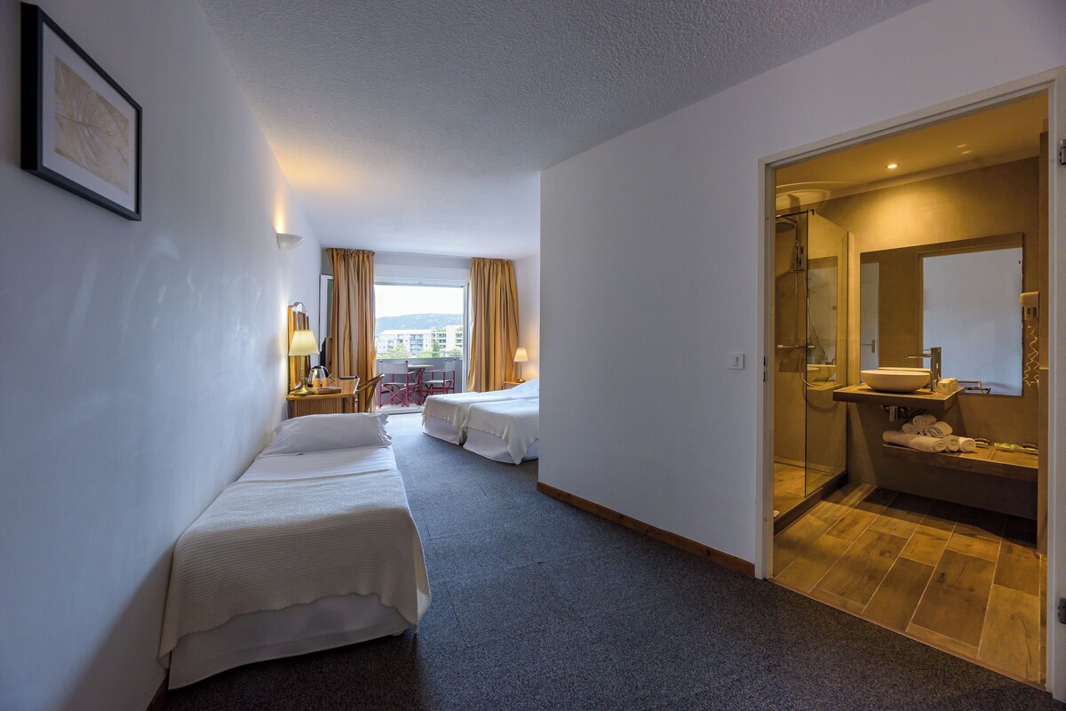 In-room safe, soundproofing, cots/infant beds, rollaway beds