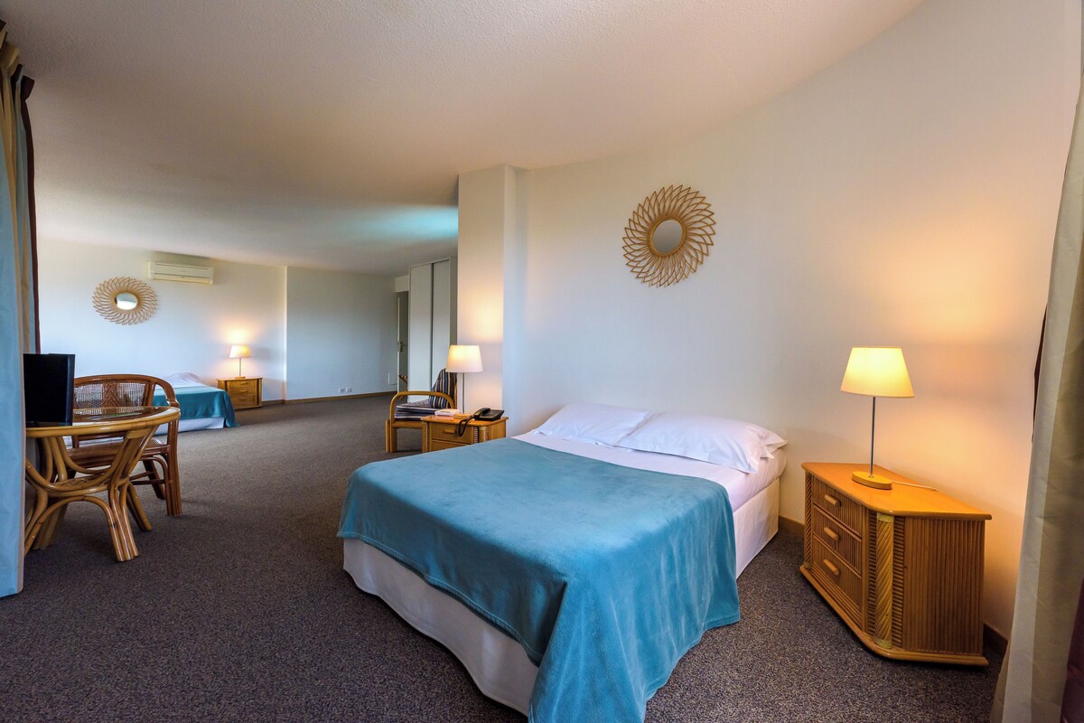 In-room safe, soundproofing, cots/infant beds, rollaway beds