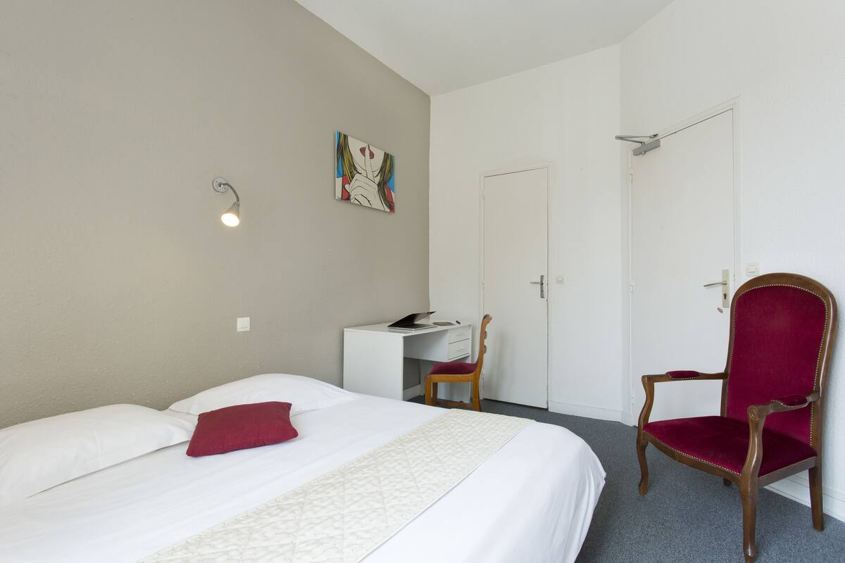 Standard Double Room | In-room safe, desk, free cots/infant beds, rollaway beds