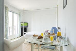 Studio | In-room safe, desk, free cots/infant beds, rollaway beds