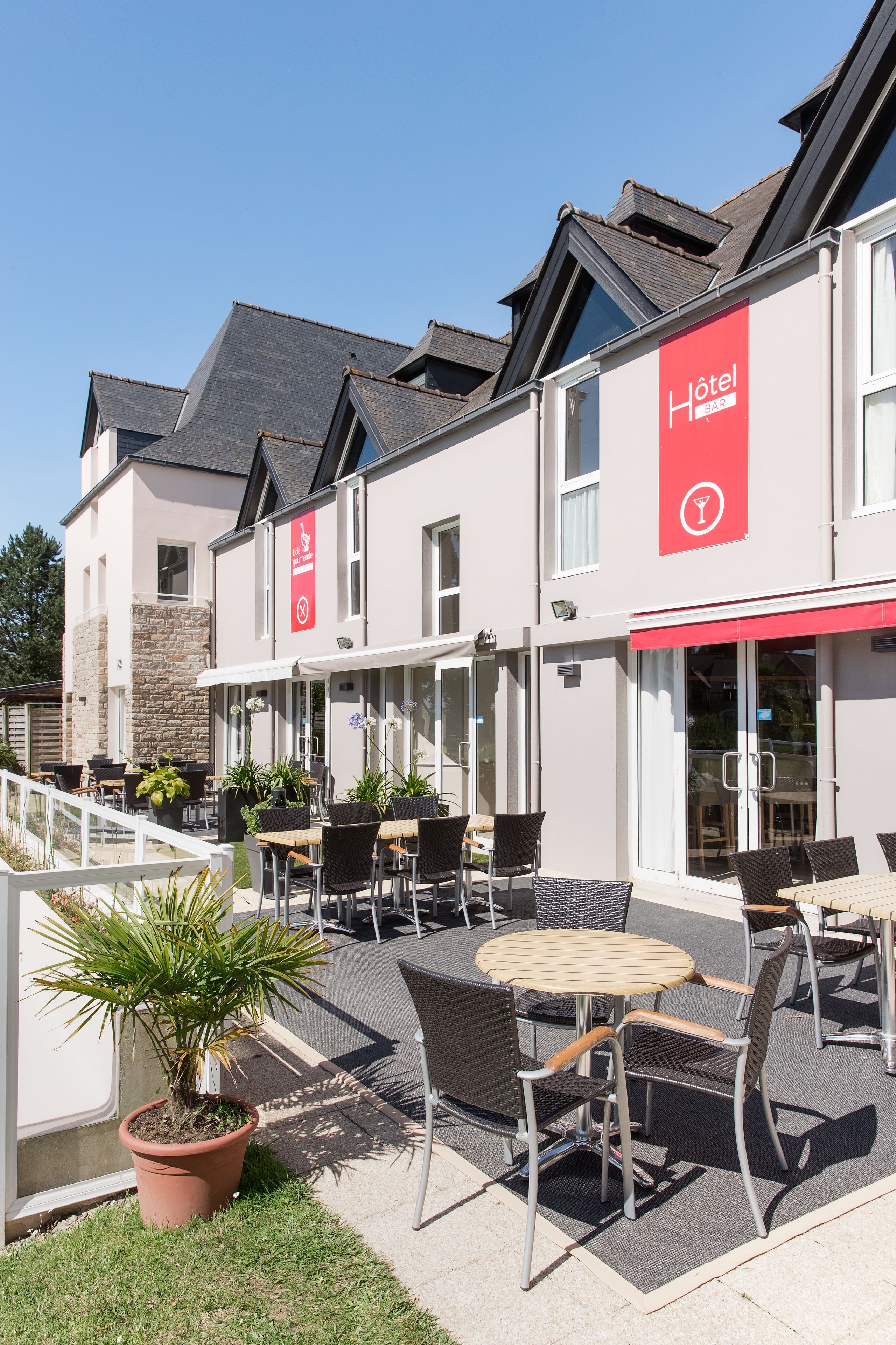 Vista frontal de la propiedad