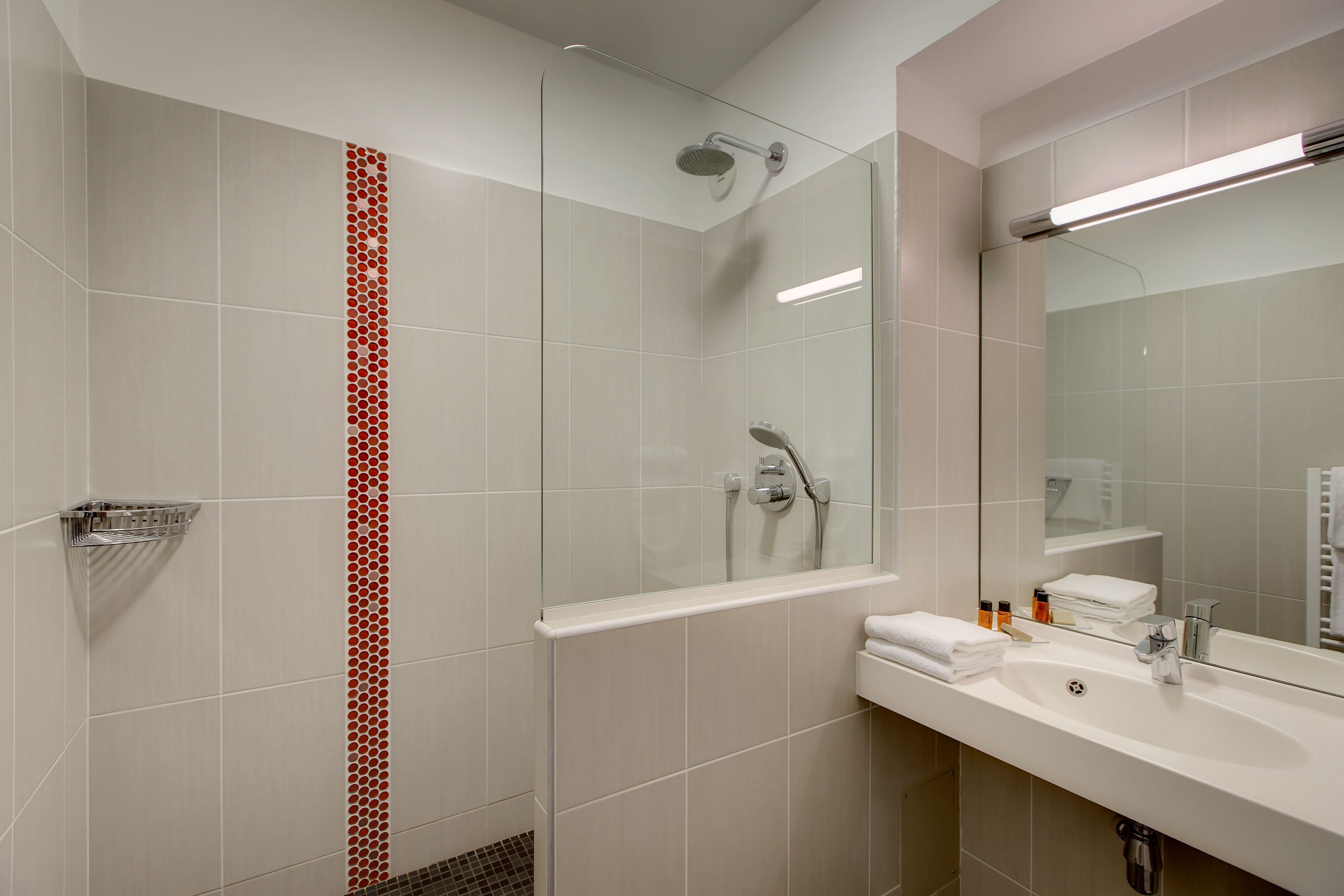 standard double or twin room | bathroom | shower, towels