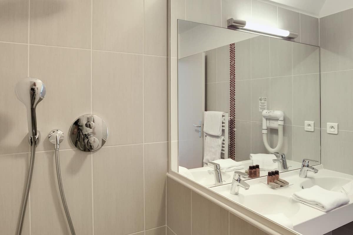 shower, towels