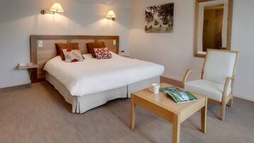 Camera Standard con letto matrimoniale o 2 letti singoli | Tende oscuranti, ferro/asse da stiro, Wi-Fi gratuito, lenzuola