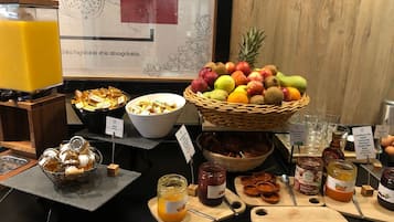 Desayuno buffet (EUR 14 por persona)