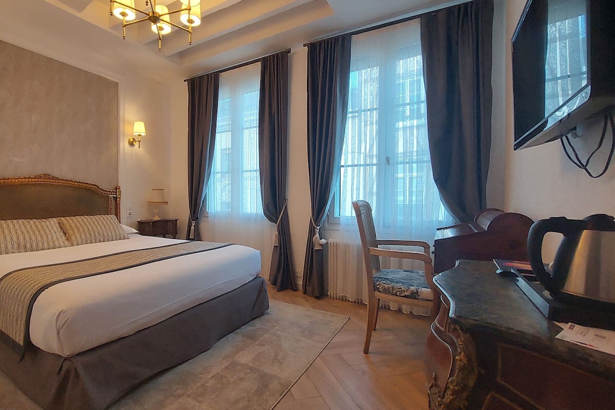 Ropa de cama de alta calidad, decoración personalizada y escritorio
