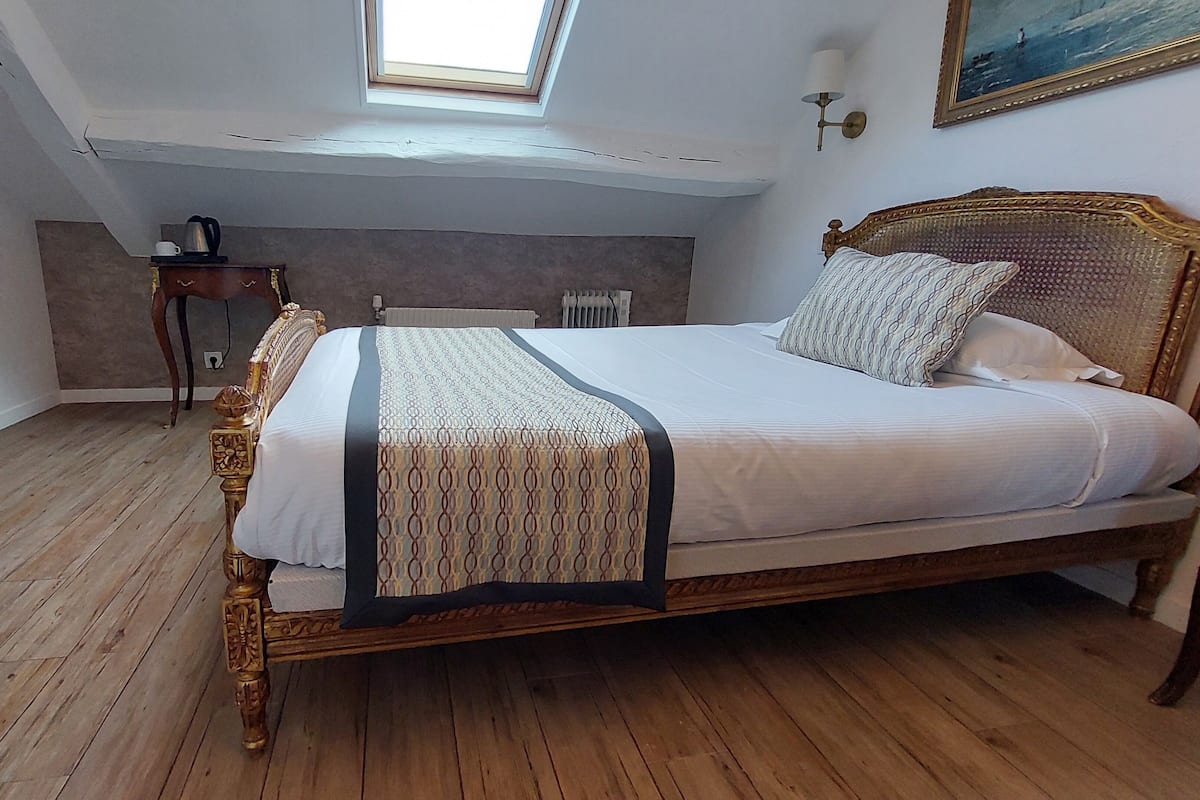 Ropa de cama de alta calidad, decoración personalizada y escritorio