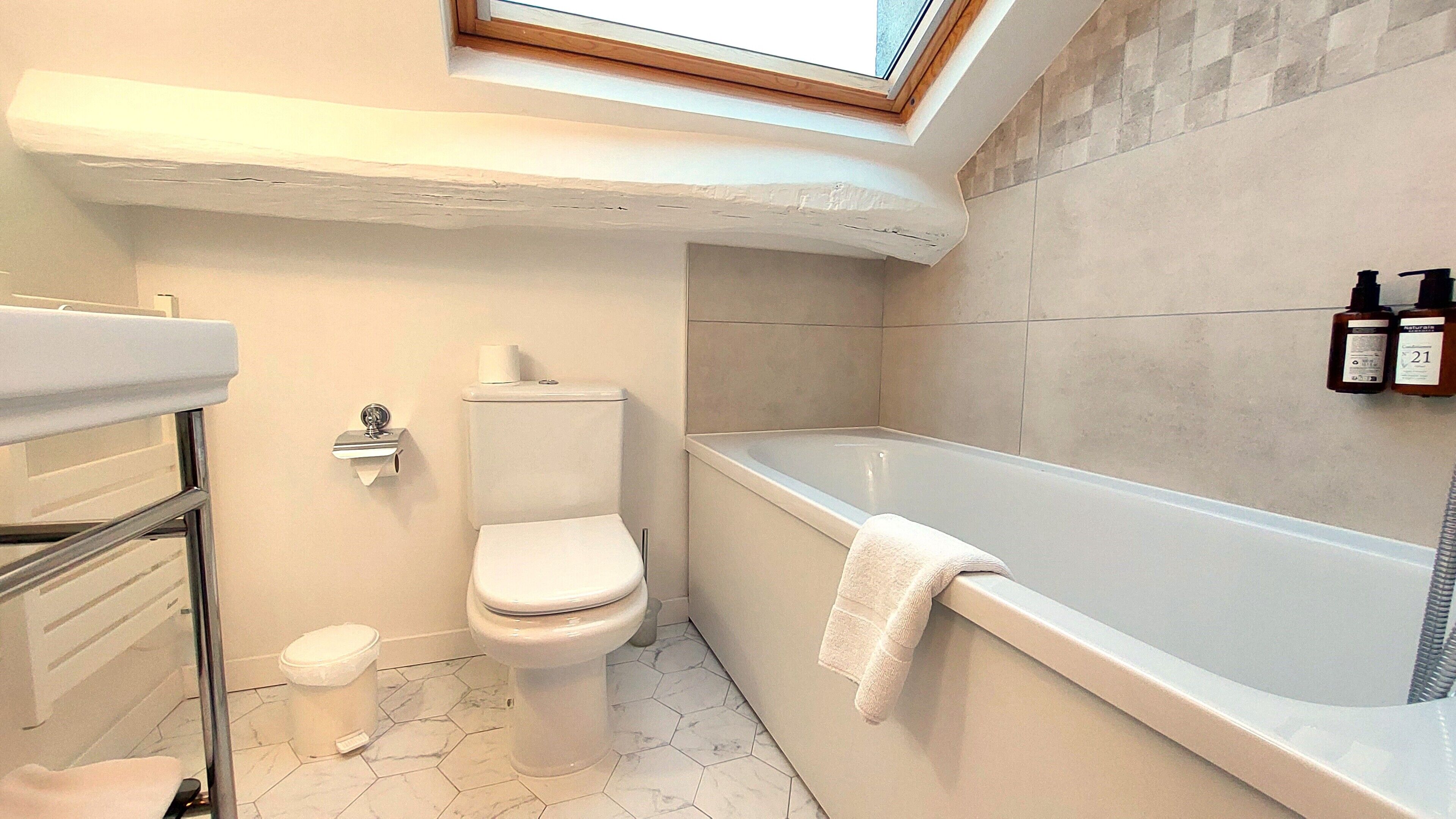 Camera singola | Bagno | Asciugacapelli, asciugamani, sapone, shampoo