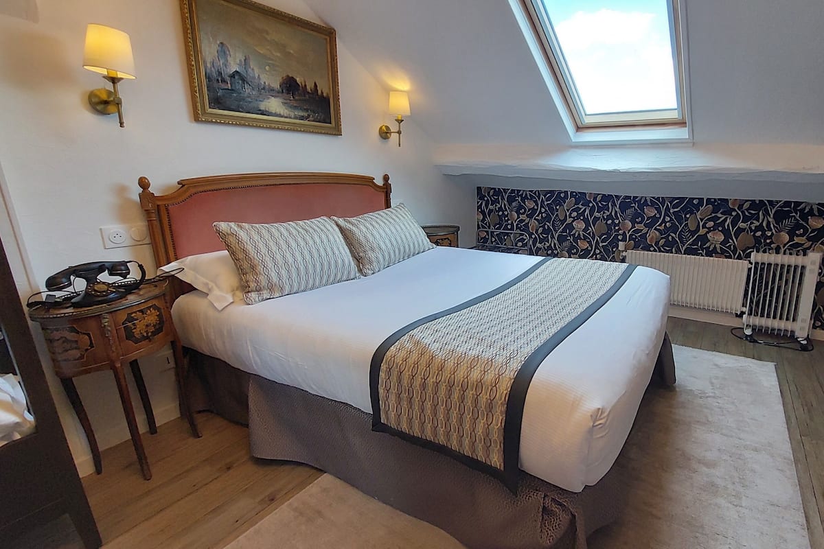 Economy Double Room | Premium bedding, individually decorated, desk, blackout drapes