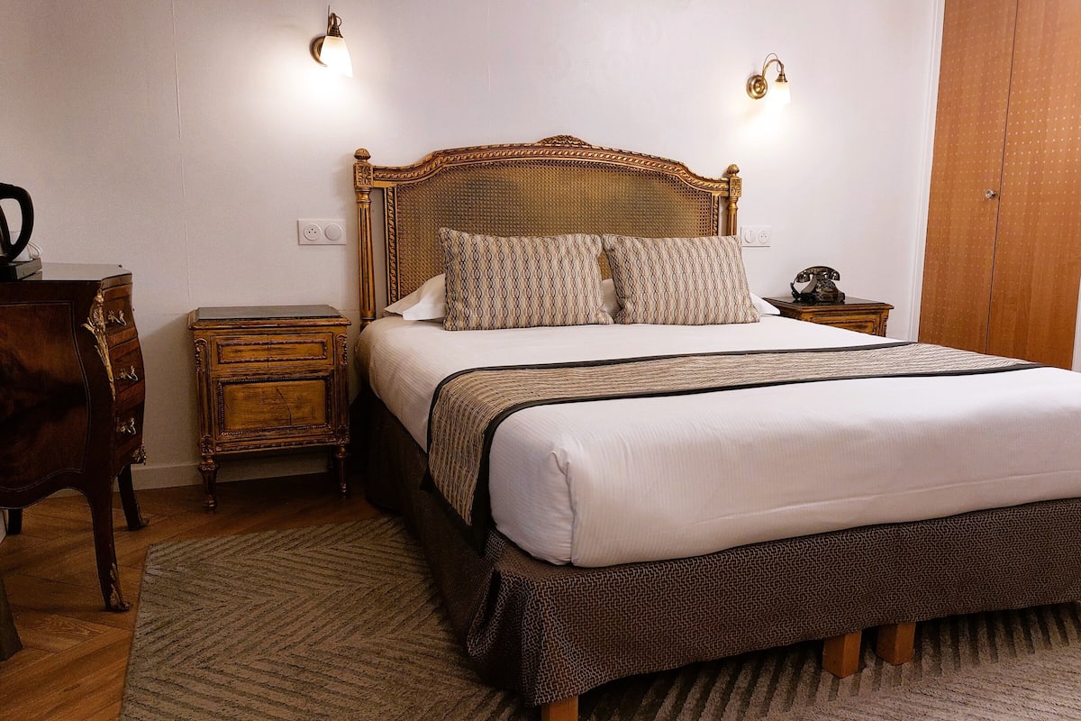 Superior Double Room | Premium bedding, individually decorated, desk, blackout drapes