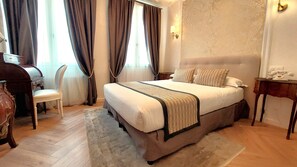 Habitación estándar doble, 1 cama doble | Ropa de cama de alta calidad, decoración individual, escritorio