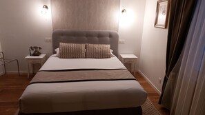 Roba de llit d'alta qualitat, decoració individual i escriptori 