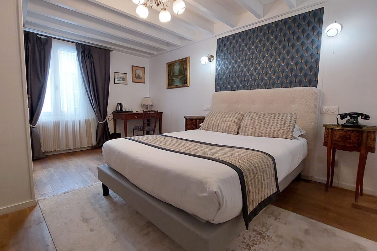 Standard-Doppelzimmer, 1 Doppelbett | Hochwertige Bettwaren, individuell dekoriert, Schreibtisch