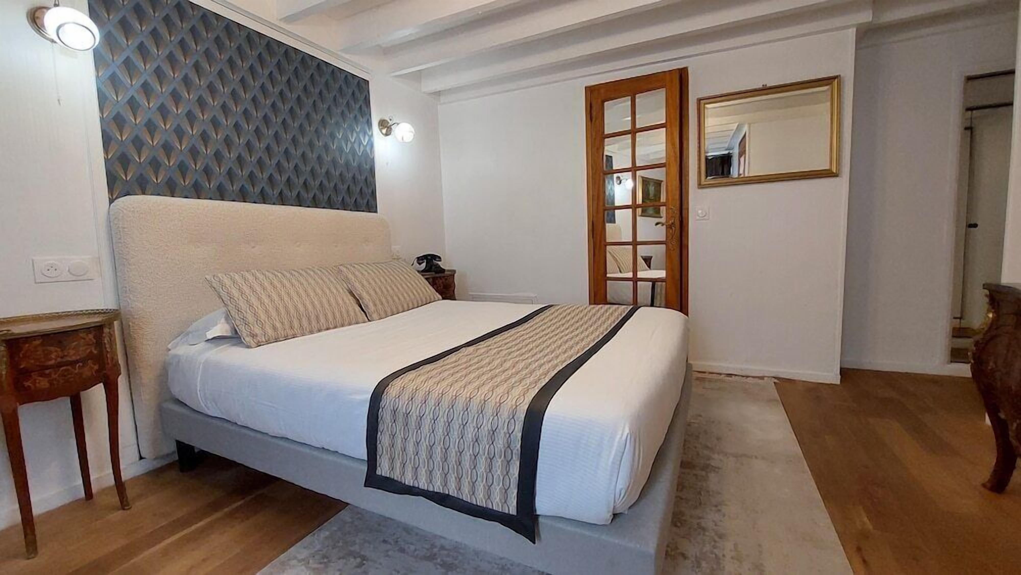 Premium bedding, individually decorated, desk, blackout curtains