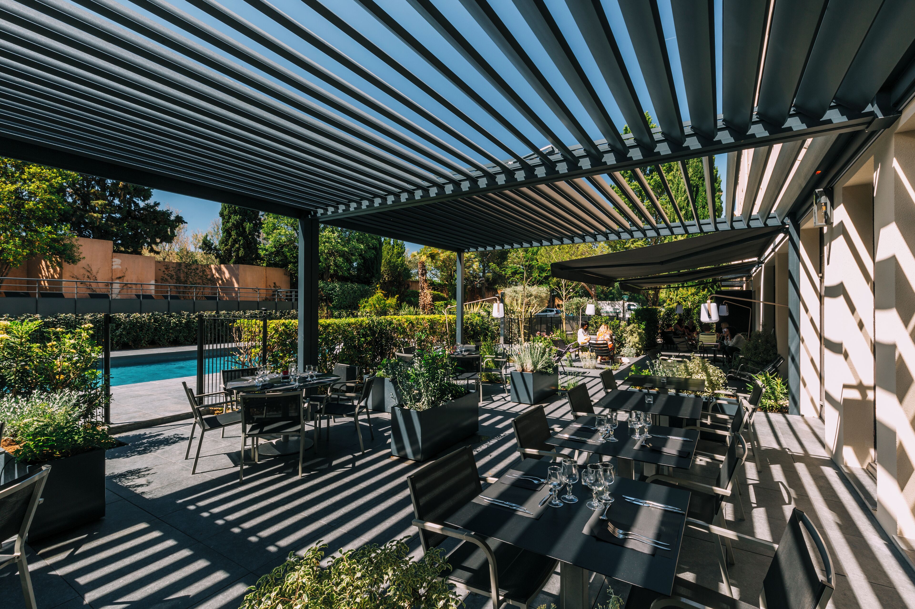 供应早餐、午餐和晚餐