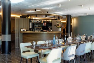 每日供应自助式早餐（每人 EUR 16）