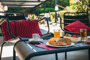 Desayuno buffet todos los días (con cargo)