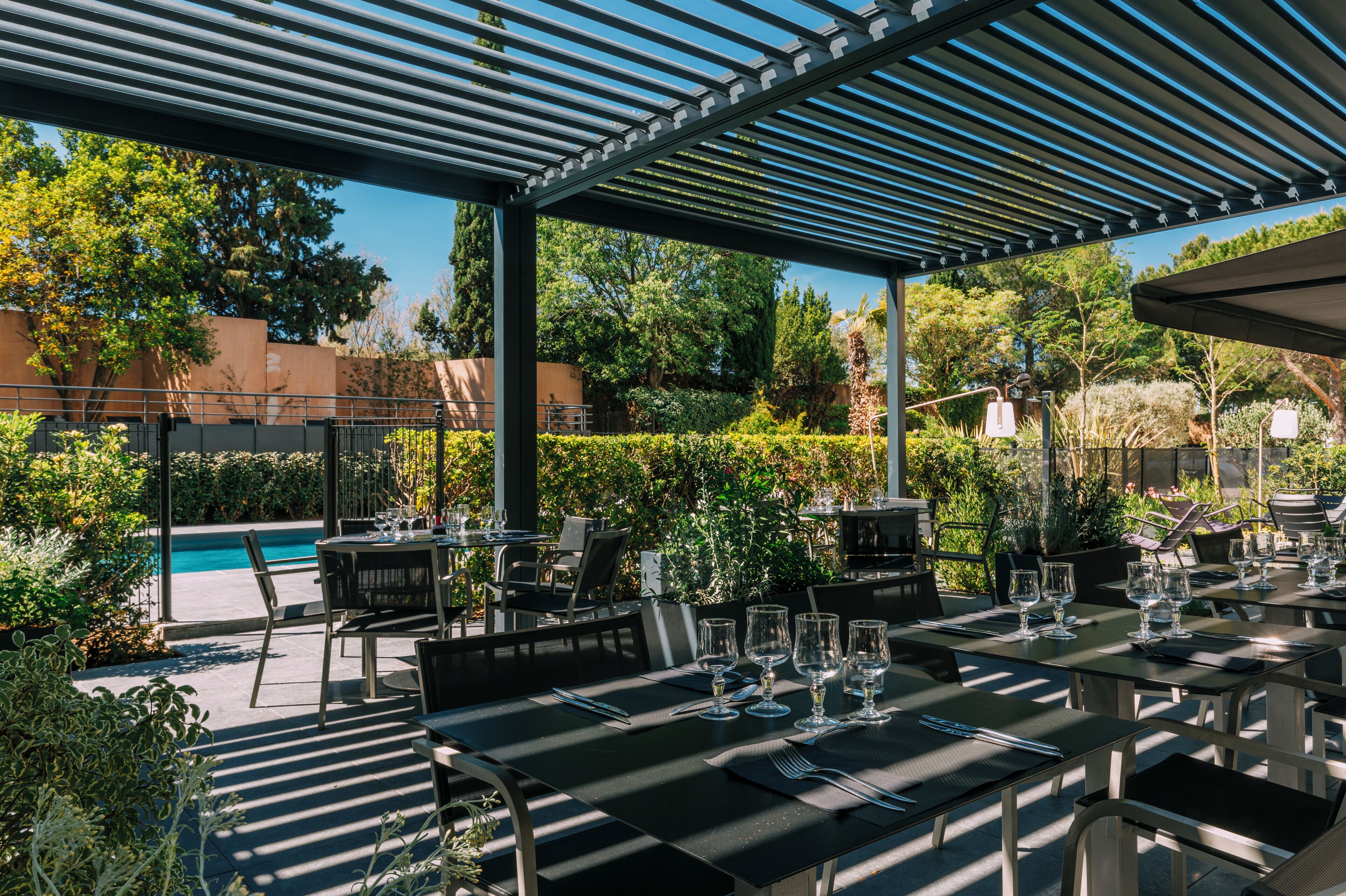 breakfast, lunch and dinner served