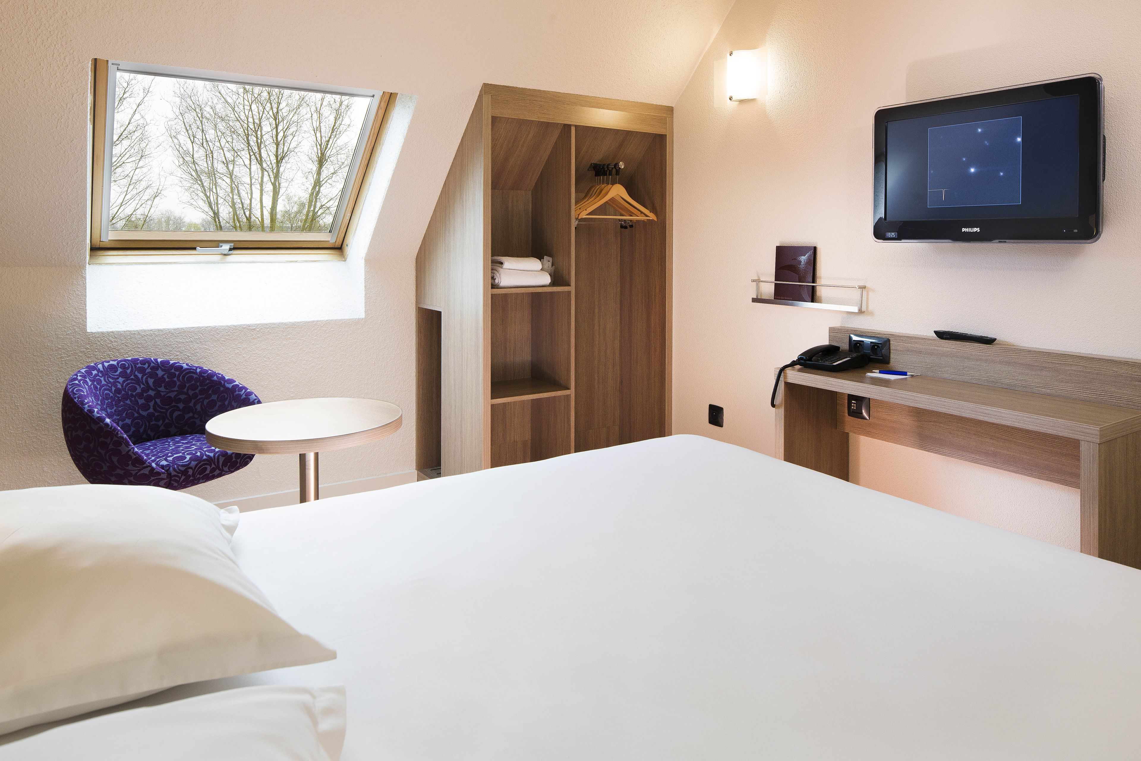 desk, soundproofing, free cots/infant beds, free wifi