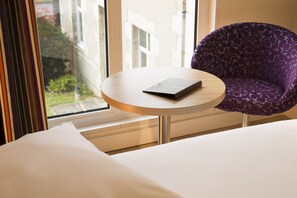 Bureau, chambres insonorisées, lits bébé (gratuits), Wi-Fi gratuit