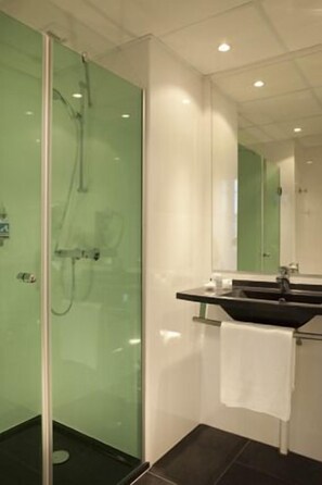 Bathroom sink - Escale Oceania Vannes (Vannes)