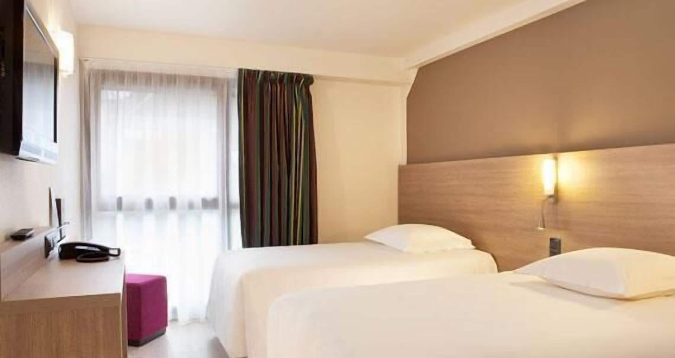 comfort twin room | in-room safe, desk, soundproofing, iron/ironing board