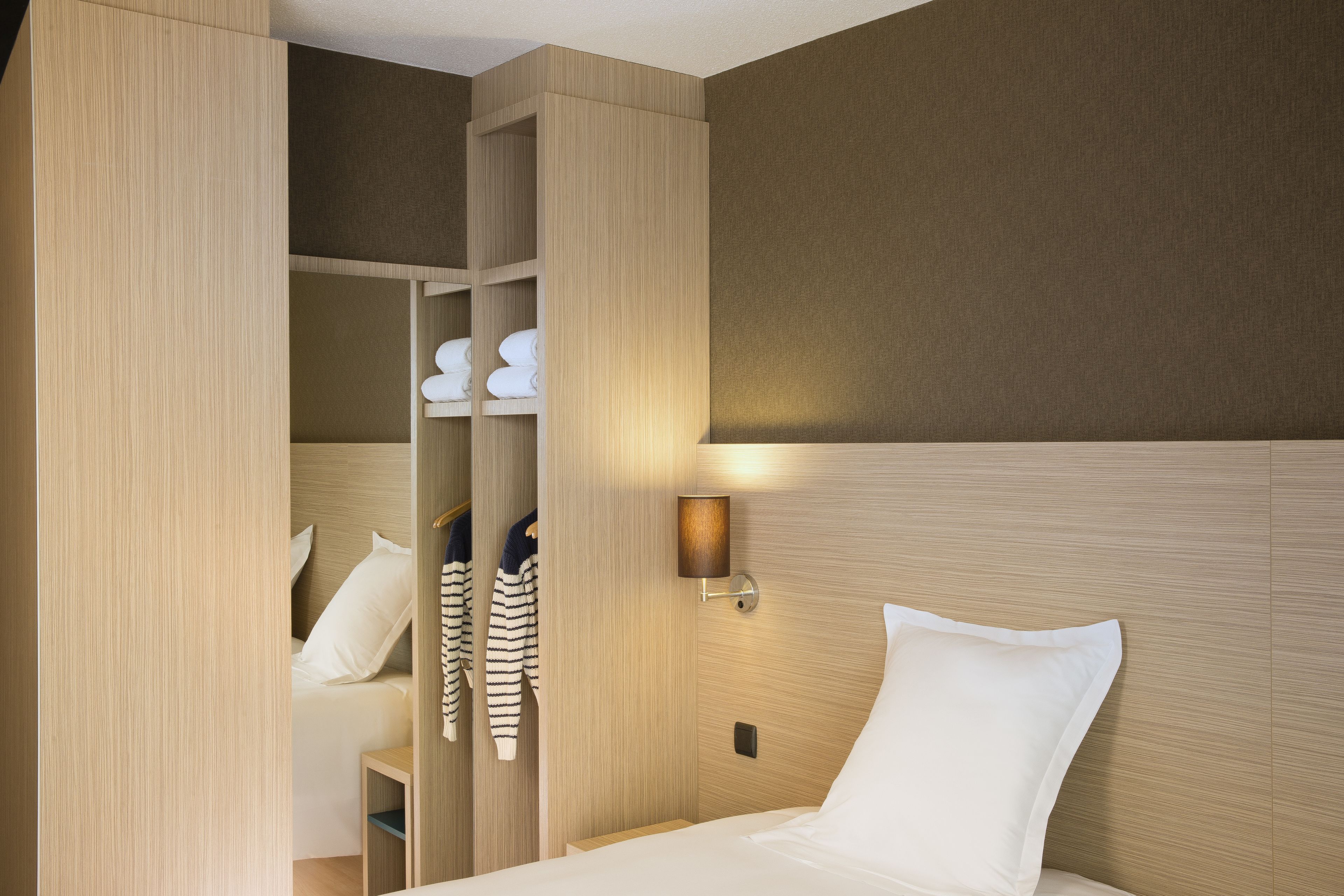 comfort double room | desk, soundproofing, free cots/infant beds, free wifi