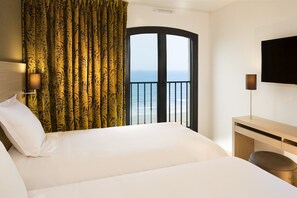 Habitación familiar, vistas al mar | Escritorio, sistema de insonorización, cunas gratuitas y wifi gratis
