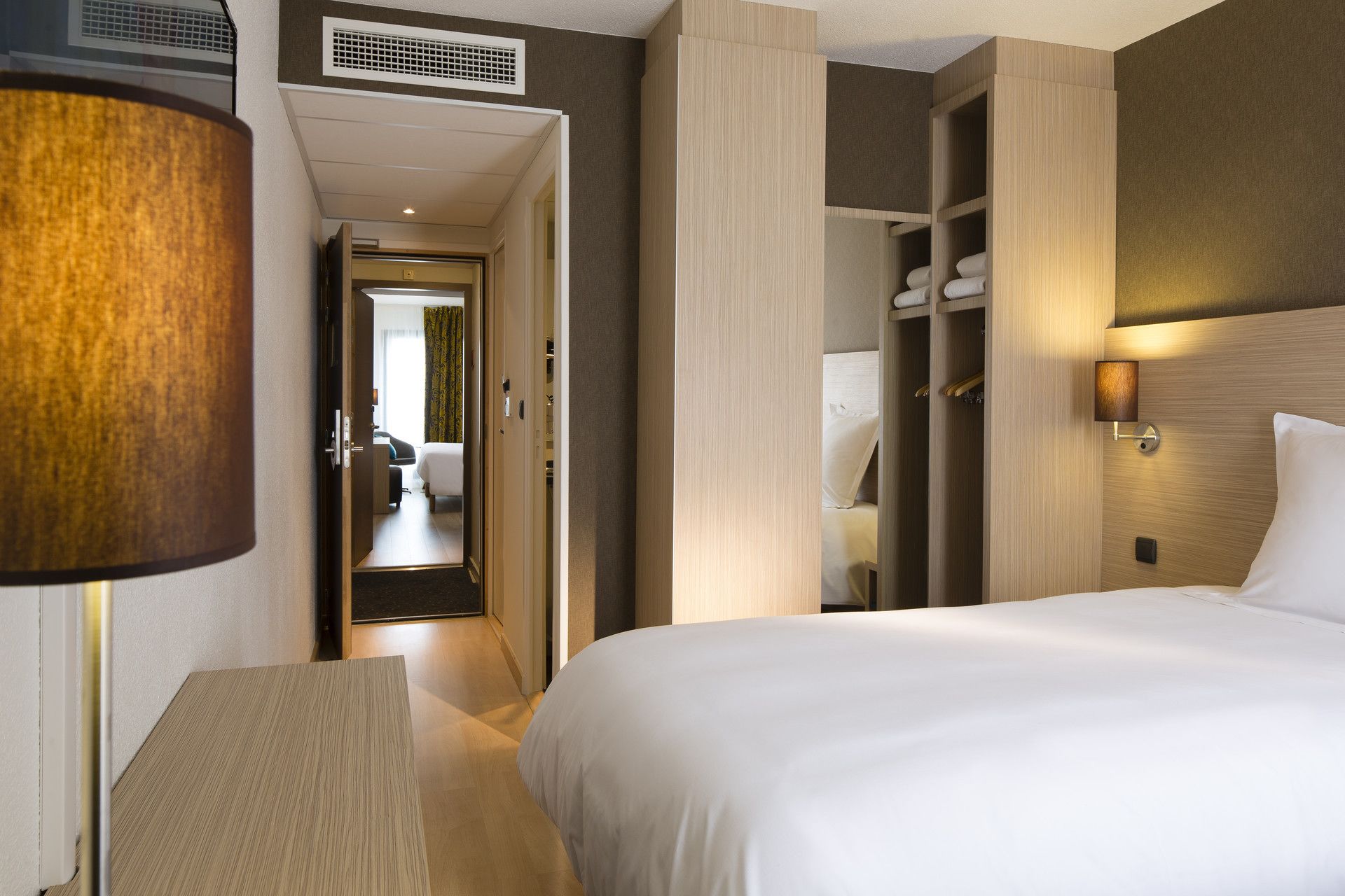 comfort double room | desk, soundproofing, free cots/infant beds, free wifi