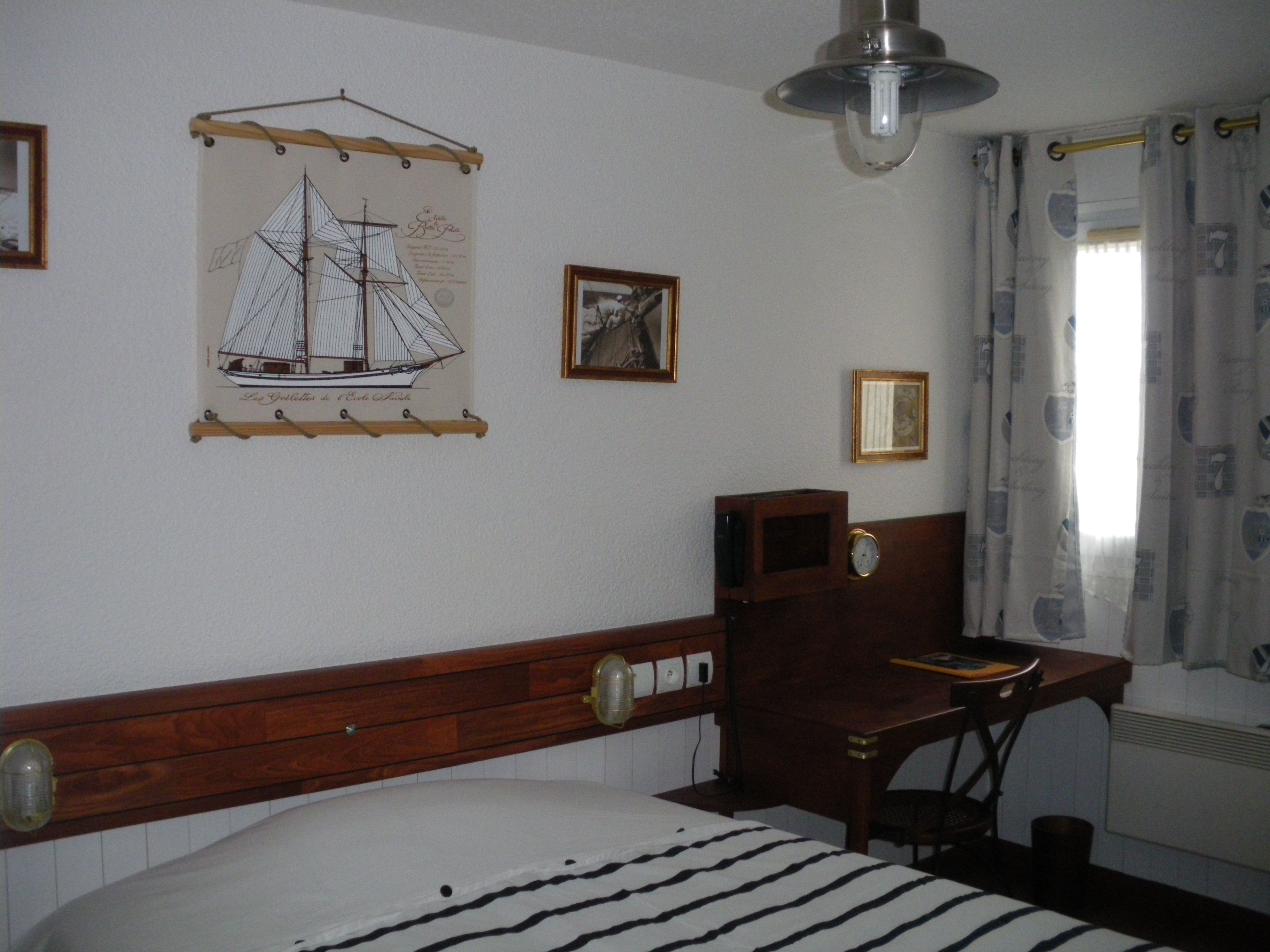 standard single room | individually decorated, desk, blackout curtains, free wifi