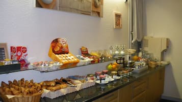 Café da manhã com buffet todos os dias (EUR 10 por pessoa)