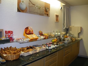 Päivittäinen buffetaamiainen (8.50 EUR per henkilö)