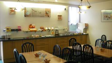 Desayuno buffet (EUR 10 por persona)
